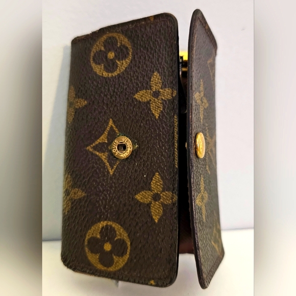 Louis Vuitton🤎| Monogram Canvas Wallet - Picture 3 of 7